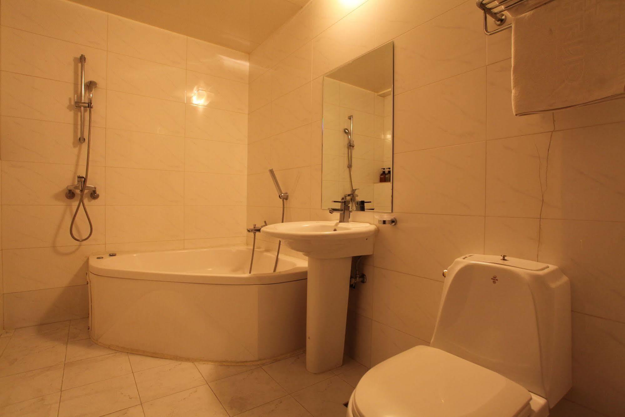 Highland Hotel 2*